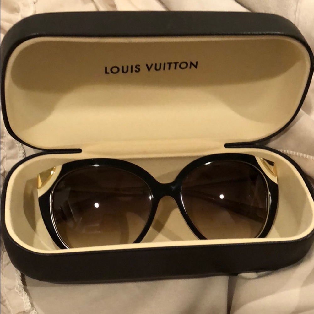 Louis Vuitton Sunglasses - Picture 4 of 8